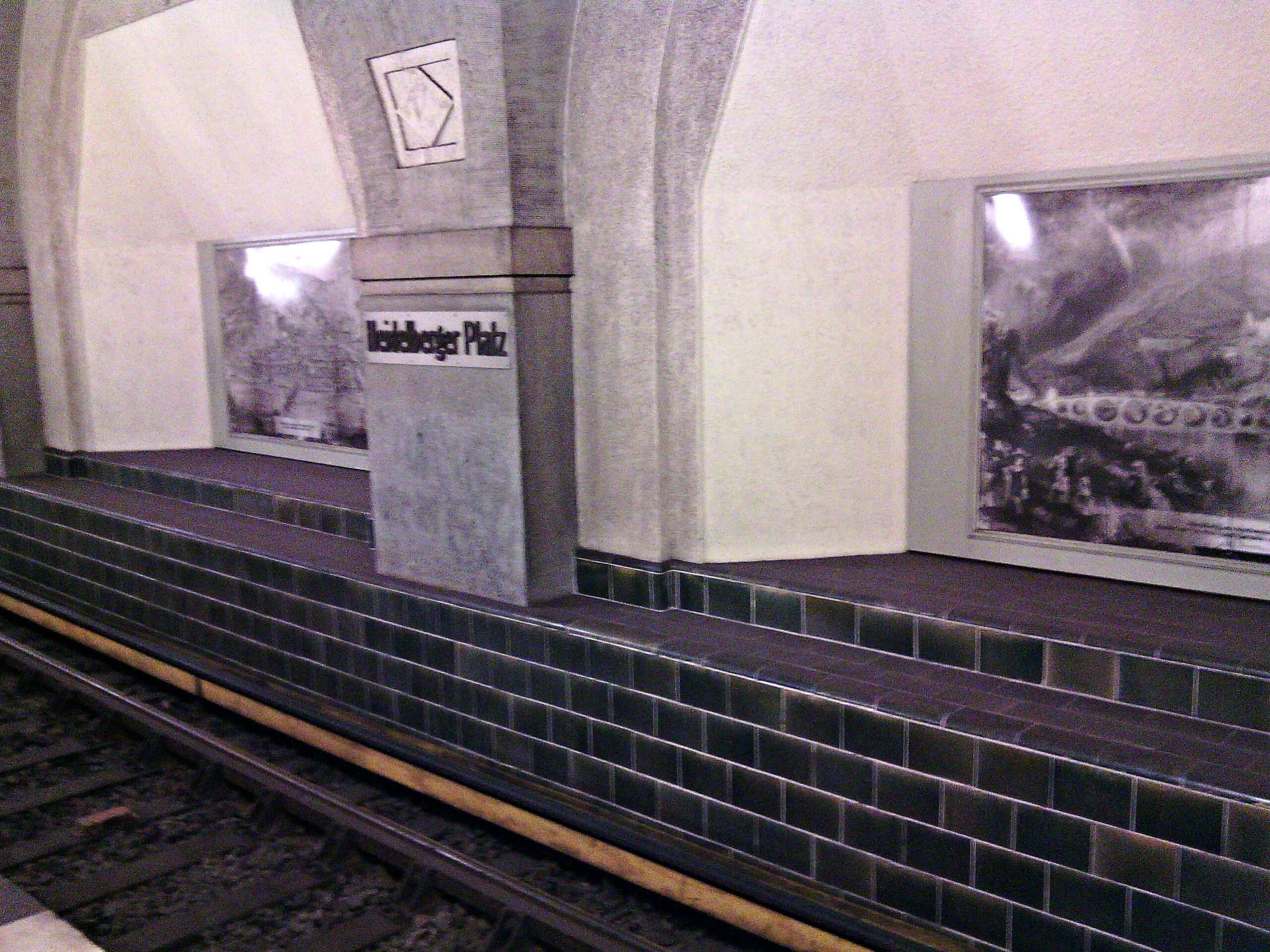 Schilderijen U-Bahn station
